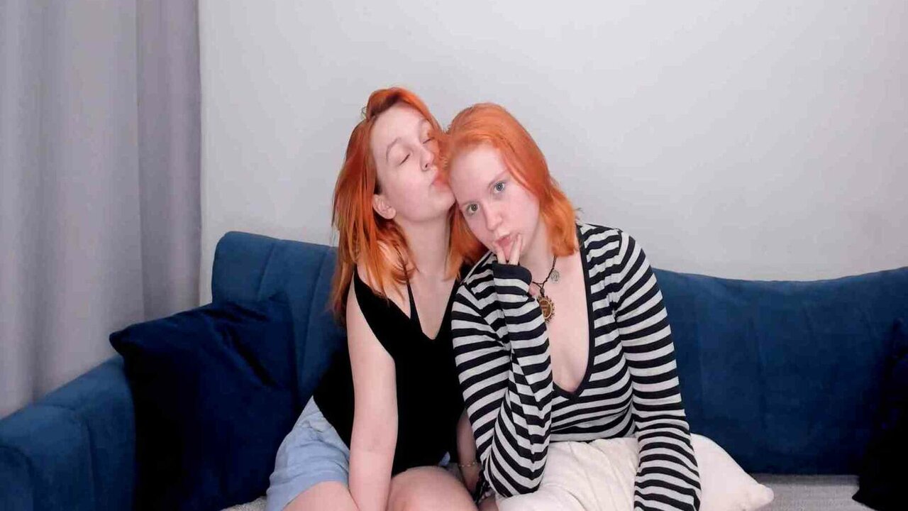AinsleyAndHailey's Sex ChatRoom