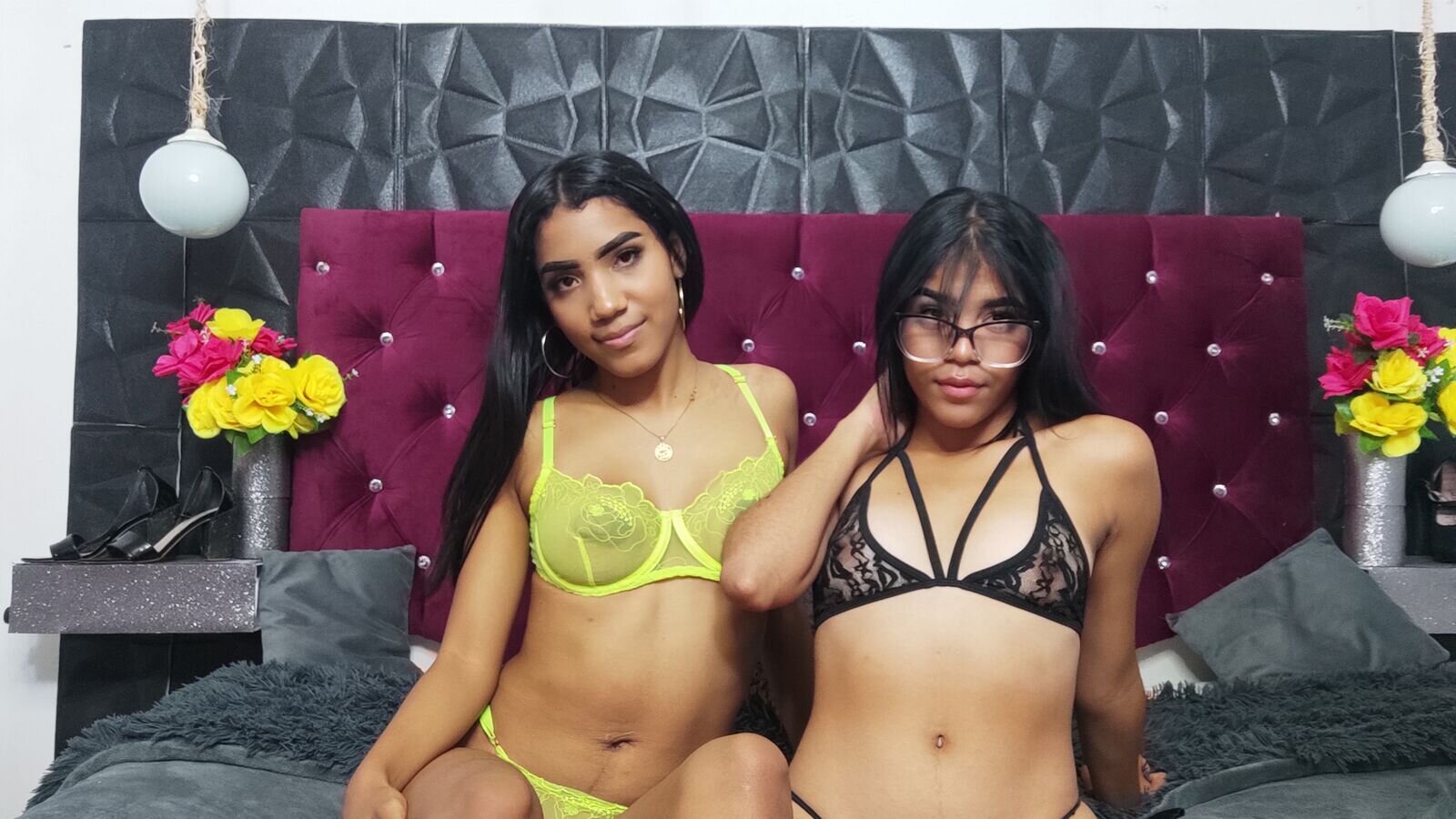 AlishaAndSophia's Sex ChatRoom