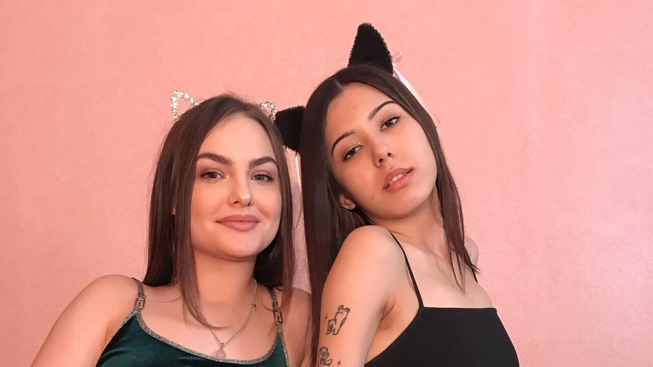 EmmaAndKayla's Sex ChatRoom